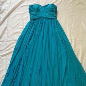 Stunning turquoise strapless gown. Beautiful for a prom or wedding!!